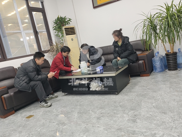 建設環保未來,秸稈無煙炭化爐吸引馬來西亞客戶